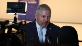 Enrique Reina reto a los congresistas para que aprueben la propuesta de la diputada por Libre Hortensia “Pichu” Zelaya