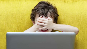 Family Link, desarrollada por Google, permite establecer horarios de uso para los dispositivos móviles de los menores.