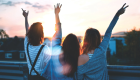  Día Internacional de la Juventud, el lema de este año es " De los clics al progreso: caminos digitales de los jóvenes para el desarrollo sostenible"