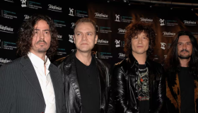 Héroes del Silencio, una de las bandas de rock más celebradas de nuestro país, ha dejado en vilo a todos sus fans con un mensaje publicado en sus redes sociales que nos hace soñar con un regreso.