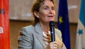 La representante de la ONU en Honduras, Alice Shackelford, informó que se sigue trabajando en el borrador del convenio para el mecanismo anticorrupción CICIH.  Mencionó que un grupo de trabajo del gobierno y la ONU está en ese proceso y confirmó que varios sectores han solicitado la divulgación del memorándum de entendimiento. Shackelford, instó a los partidos políticos a usar el tema de anticorrupción en su agenda electoral y confió en que los actores se reunirán para lograr acuerdos en beneficio del país.