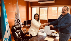 Carlos Zelaya presenta renuncia como diputado al CNE 