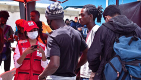 Instalan unidad móvil para atender a migrantes en la zona oriental del país 