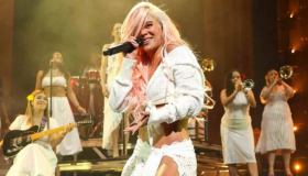 Karol G y Bad Bunny encabezan la lista de nominados en los próximos premios Latin Grammy