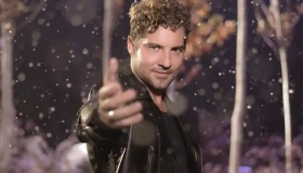 David Bisbal devela la portada de su nuevo álbum ‘Todo es posible en Navidad’ 