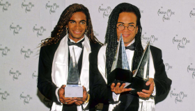 Milli Vanilli ha vuelto a las listas de éxitos gracias a la serie “Monstruos: La historia de Lyle y Erik Menéndez” 