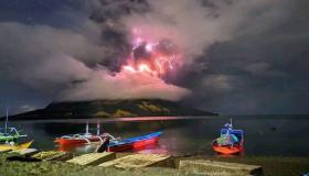 Una erupción volcánica en Indonesia quema casas y mata al menos a 10 personas 