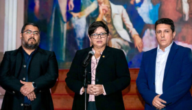 Presidenta juramenta a miembros de la comisión interventora del IHSS 