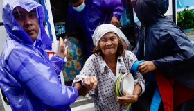 Filipinas recibe azote del tifón Toraji, el cuarto en un mes 