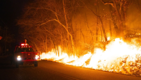Massachusetts está en alerta roja debido a los incendios forestales que se extienden a lo largo el estado 
