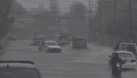 Se inundan mercados en La Ceiba con primeras lluvias indirectas de Tormenta Tropical Sara 