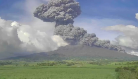 Filipinas comienza a evacuar a 87.000 personas por la erupción del volcán Kanlaon 