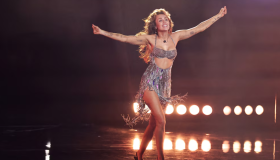 Miley Cyrus compró el vestido que usó en los Premios Grammy 2024 