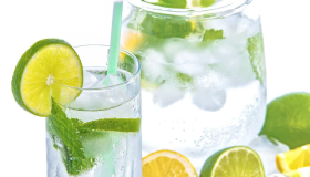 ¿Qué bebidas ayudan a mantenerse hidratado? 