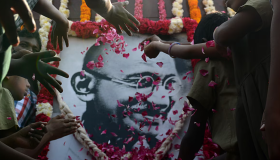 Día Escolar de la No Violencia y la Paz: por qué se celebra hoy y qué relación tiene con Mahatma Gandhi 