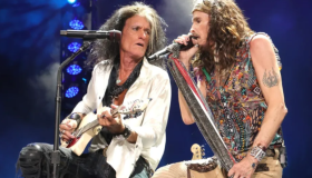 Tras haberle dicho adiós a Aerosmith, Steven Tyler regresó a los escenarios para un concierto benéfico 