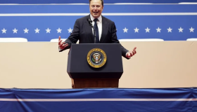 Elon Musk lanza «Grok-3», un nuevo modelo de IA “aterradoramente inteligente” 