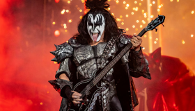 Gene Simmons ofrece a sus fans la oportunidad de ser su roadie por un día por millonaria suma