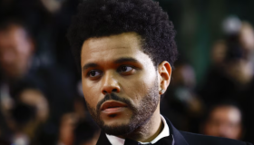 De una familia refugiada y una vida complicada al éxito global: la historia de The Weeknd 