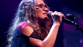 Fiona Apple estrena su primera canción en 5 años: un himno de protesta a favor de las madres en prisión preventiva 