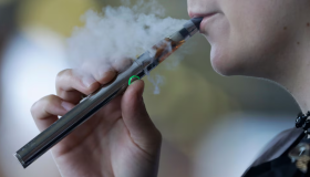 OMS urge veto global a sabores en tabaco y vapeadores por amenaza a la salud 
