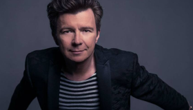¡Rick Astley lo vuelve a hacer! Su clásico de 1987, “Never Gonna Give You Up”, alcanza un nuevo hito en Spotify 