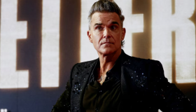 Entre luces y sombras: el viaje emocional de Robbie Williams en "Better Man" 