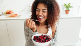 Lo que comes también se siente: cómo la alimentación influye en tu salud mental 