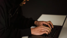 Cómo descubrir si tu smartphone está bajo vigilancia sin que lo notes 