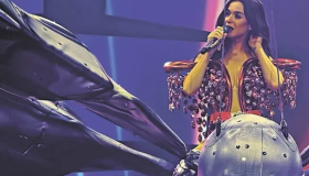 Un paso en falso casi termina en tragedia para Katy Perry durante su concierto 