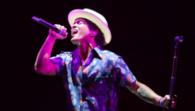 El rey del pop Bruno Mars domina el Billboard con su nuevo éxito