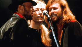 Los Bee Gees celebran su era disco con una colección limitada 