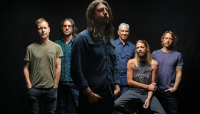 Foo Fighters revela su próximo álbum y estrena tema inédito 