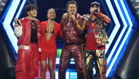 Carlos Vives, Emilia, Wisin y Xavi ponen ritmo al Mundial 2026 con ‘Somos Más’ 