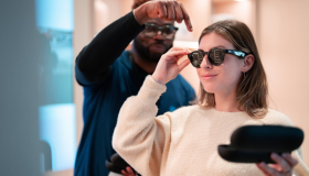 Meta lleva la mensajería al siguiente nivel con gafas que escriben en el aire 