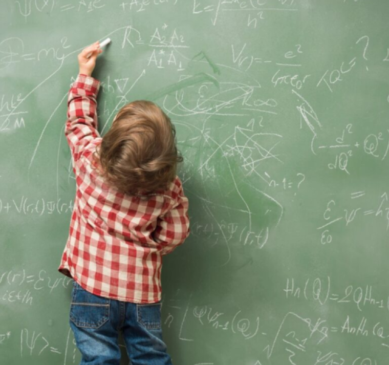 Cada año, desde 1992, se celebra esta fecha instaurada por el Club Internacional de Zurdos con el fin de concientizar sobre las dificultades que tienen los que escriben con la mano izquierda