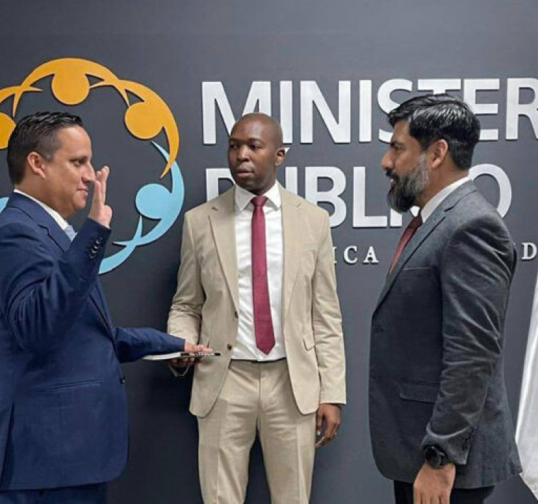 Fiscal General juramenta a Mario Javier García como nuevo director de Medicina Forense