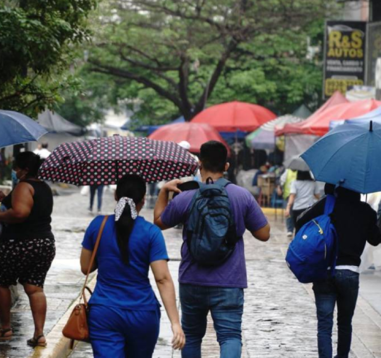 Vaguada produce lluvias en la mayor parte del país