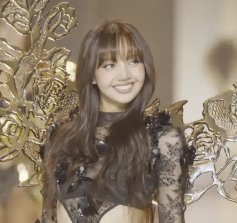 Lisa de BLACKPINK interpreta "Rockstar" y "Moonlit Floor" en el desfile de moda de Victoria's Secret 2024 