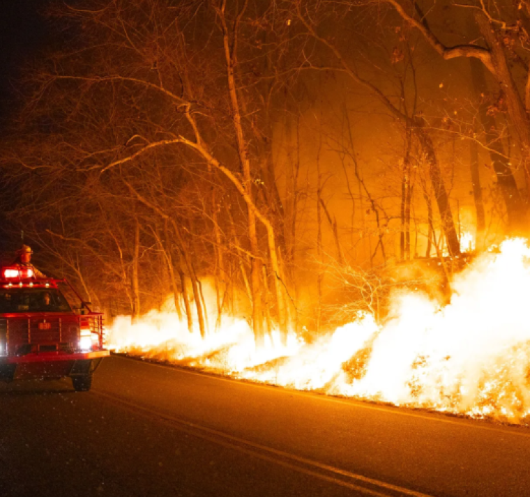 Massachusetts está en alerta roja debido a los incendios forestales que se extienden a lo largo el estado 