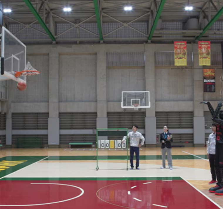 Robot humanoide logra un nuevo récord Guinness: una canasta imposible en basketball
