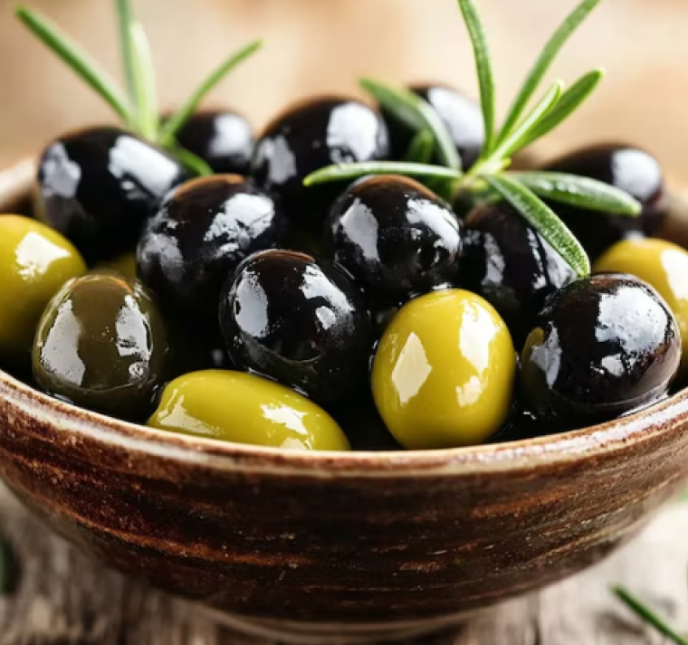 Los beneficios de las aceitunas: qué diferencia hay entre las verdes y las negras 