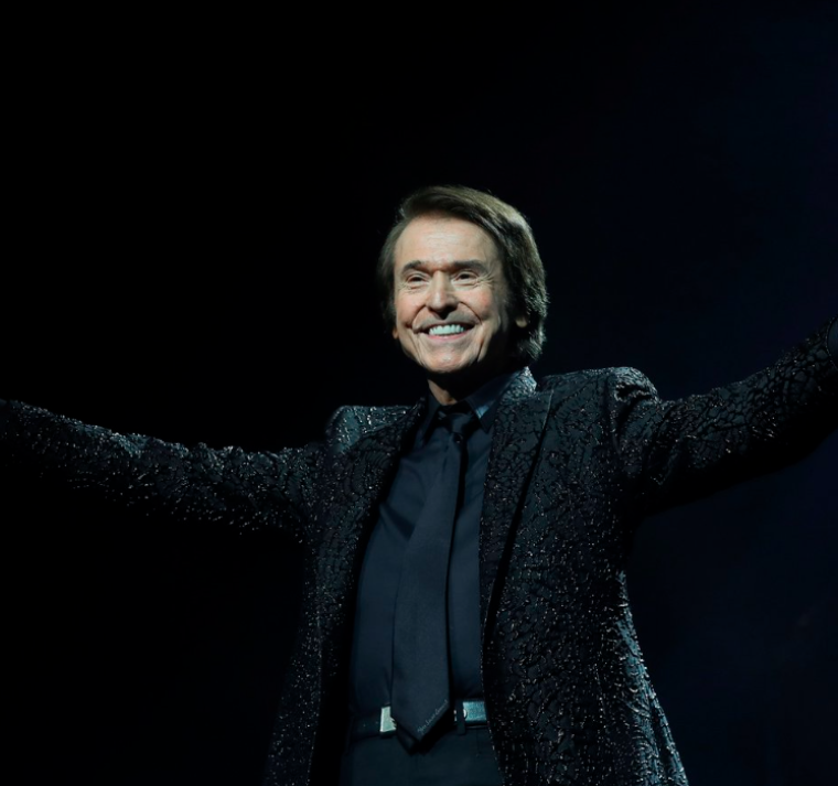 Raphael ingresado tras accidente cerebrovascular en grabación de un programa de televisión 