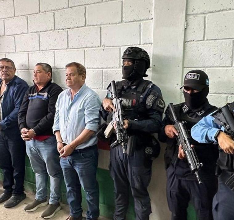 Arresto domiciliario para exjefes de las Fuerzas Armadas