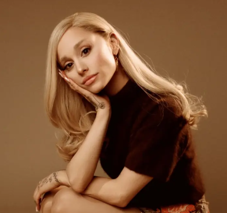 Ariana Grande desvela el proyecto que tiene guardado bajo llave y que está relacionado con 'Eternal sunshine'