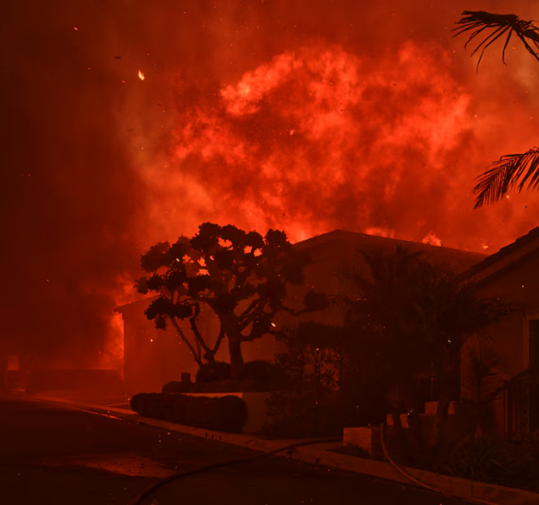 Investigan posible acción de pirómanos en incendios forestales de Los Ángeles 