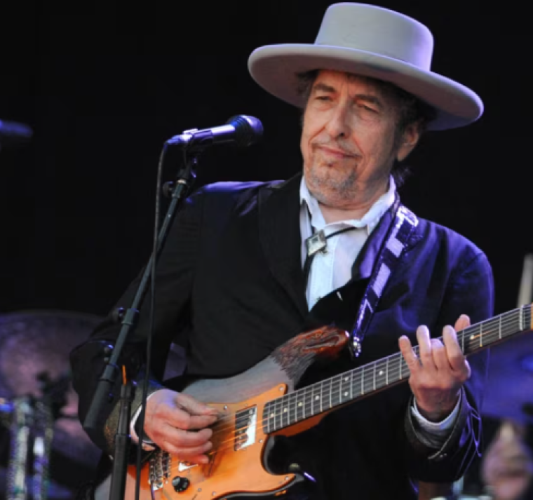 Se vendió el borrador de una canción de Bob Dylan en una subasta por 508.000 dólares 