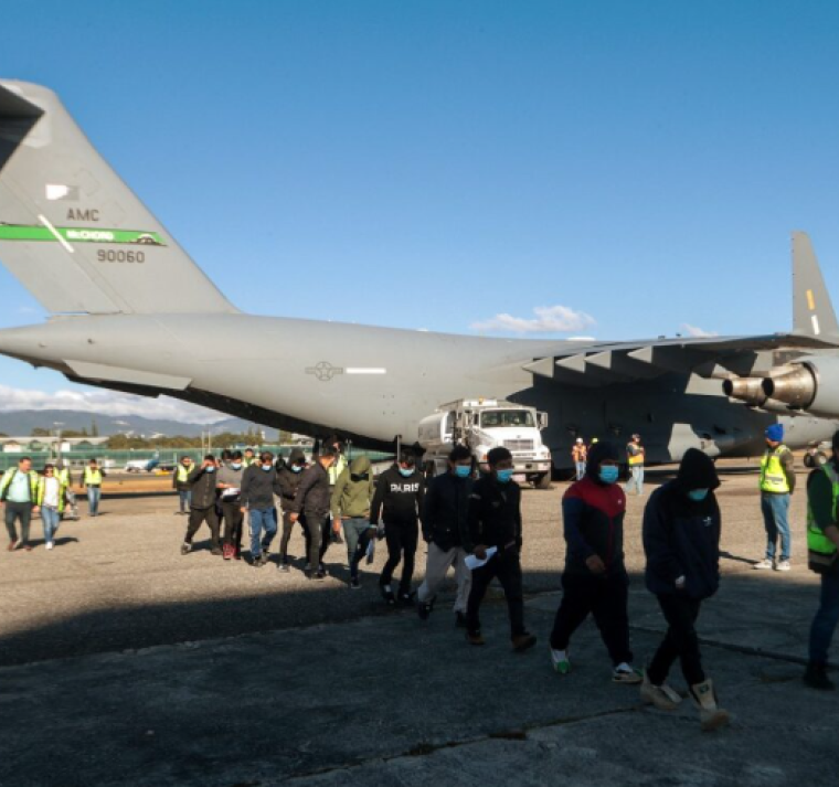 Hoy arriban dos aviones militares con primeros 126 hondureños deportados 