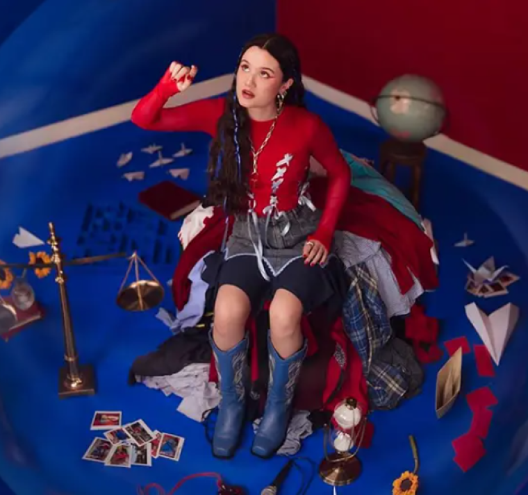 Joaquina lanza su álbum debut “Al romper la burbuja”   