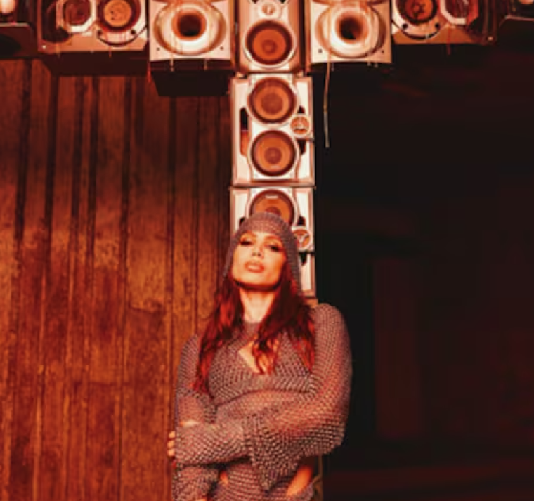 ANITTA estrena su nueva canción “ROMEO” 